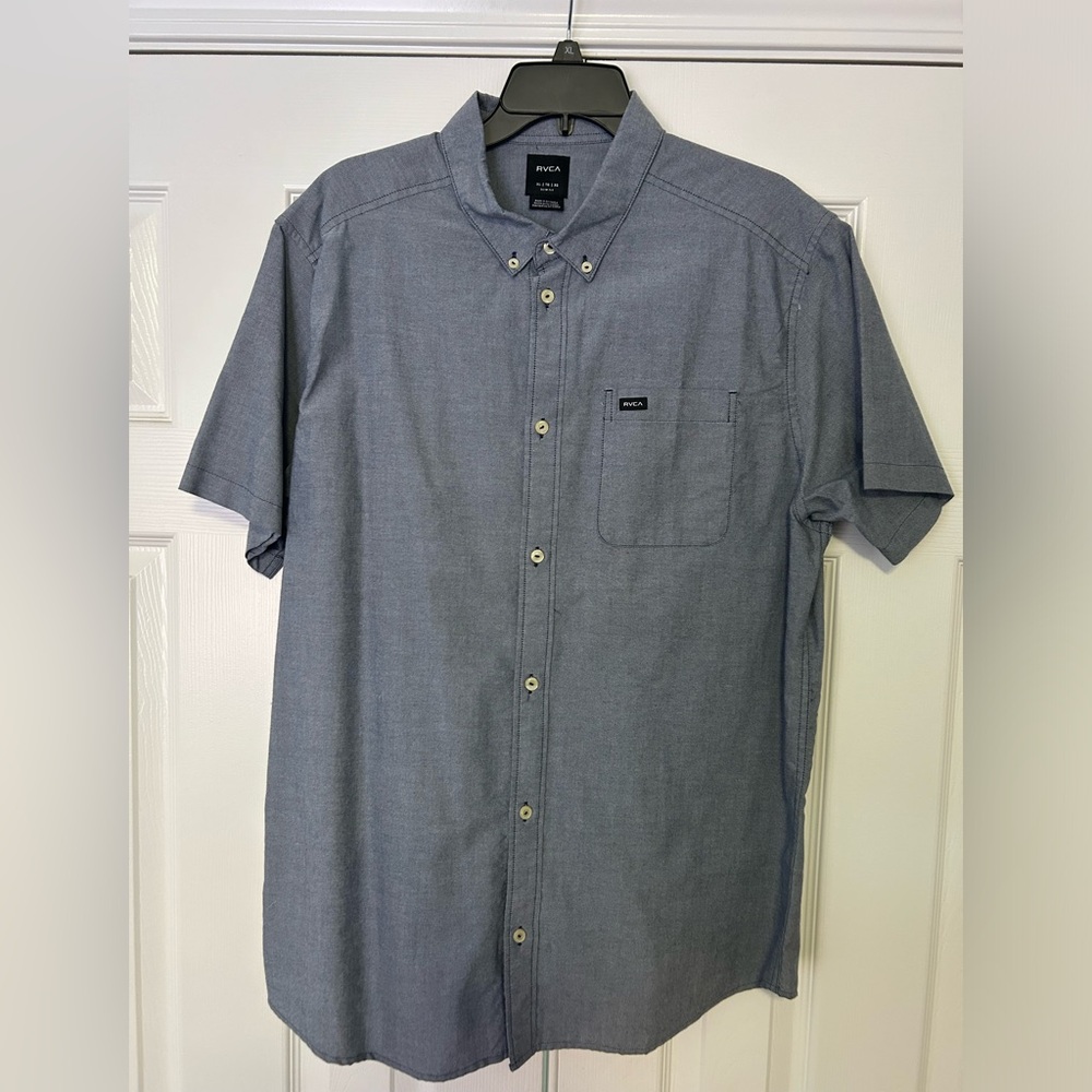 XL RVCA short sleeve button up shirt. Like new condition only warn 2 to 3 times.